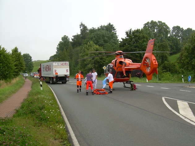 POL-HM: 11-jähriges Kind wird von Sattelzug erfasst und schwer verletzt - Rettungshubschrauber im Einsatz