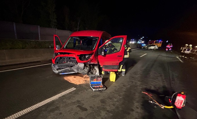 FW Bad Honnef: Automatischer eCall meldet Verkehrsunfall auf der A3 bei Bad Honnef - mehrere Verletzte