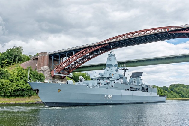 BAAINBw erprobt Hochenergie-Laserwaffe: erster scharfer Schuss von Bord der Fregatte Sachsen