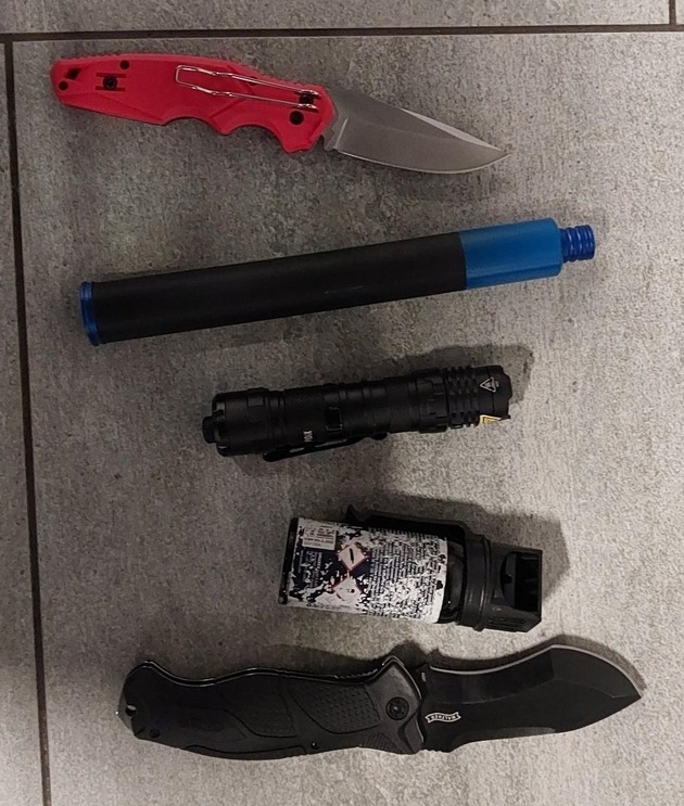 BPOLD FRA: Bundespolizei stoppt Mann mit Schlagstock am Regionalbahnhof des Flughafen Frankfurt