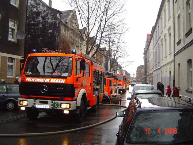 FW-E: Waschgeräte im Dachgeschoß brannten