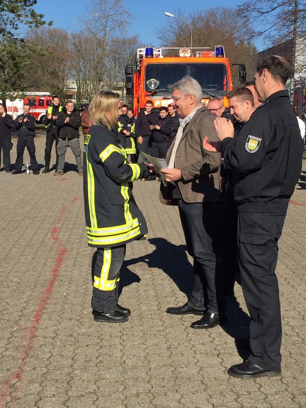 FW-GL: 17 neue Feuerwehrfrauen und -männer für Bergisch Gladbach