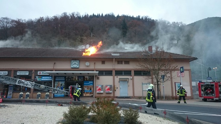 POL-PDNW: Brand im Bahnhof Lambrecht - Gutachter stellt technischen Defekt als Brandursache fest - zwei leichtverletzte Personen - Bahnstrecke MA - SB kurzzeitig voll gesperrt