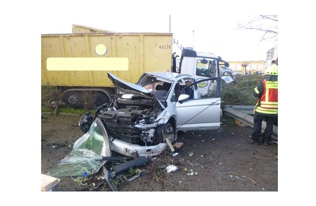 POL-PDWO: Schwerer Verkehrsunfall auf der B 9 bei Worms