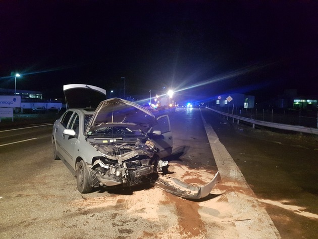 POL-PDWO: Verkehrsunfall mit 2 Schwerverletzten Unfallbeteiligten auf der B9