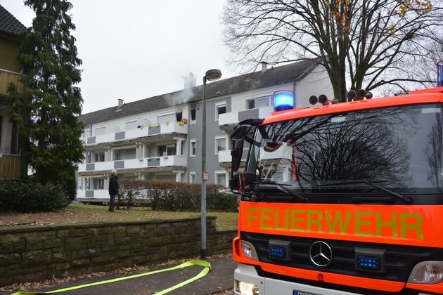 FW-MH: Wohnungsbrand. Frau und Kleinkind konnten sich in letzter Minute retten.