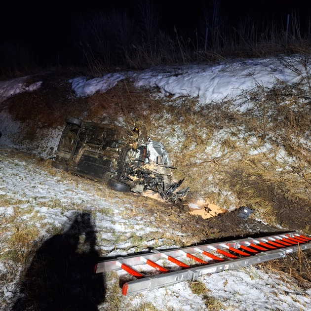 FW-ROW: Verkehrsunfall auf der Autobahn mit 4 leicht verletzten Personen