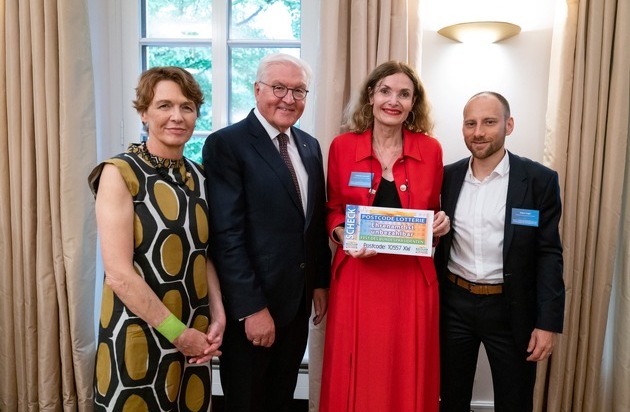 Deutsche Postcode Lotterie: Gewinner-Welle beim Bürgerfest: Bundespräsident besucht Postcode Lotterie-Stand