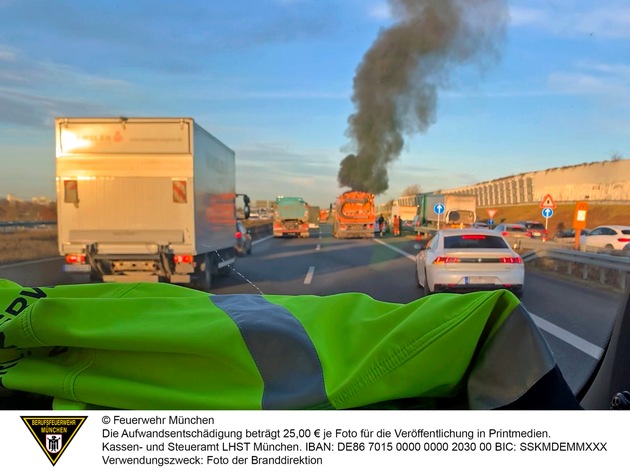FW-M: Pkw-Brand auf Autobahnring (Obermenzing)