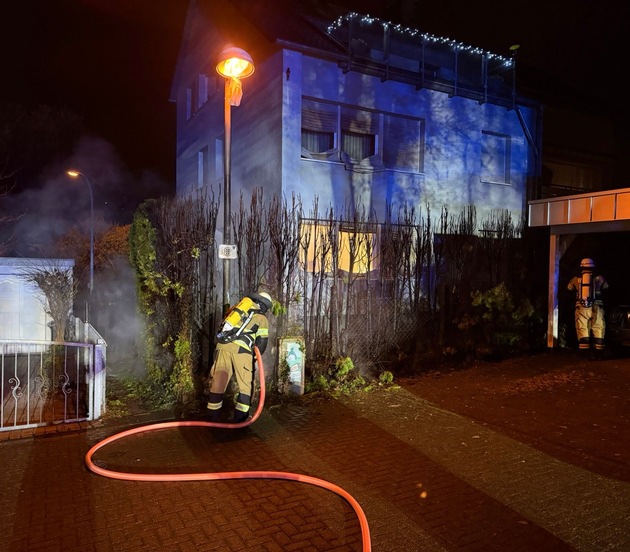 FW Bad Honnef: Unruhiger Jahreswechsel f&uuml;r die Feuerwehr Bad Honnef