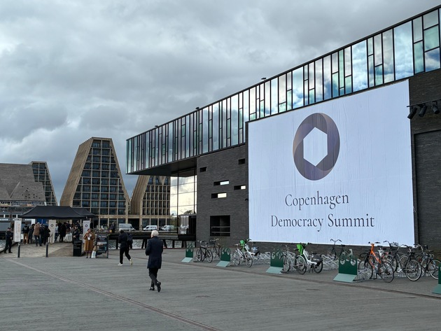 Democracy News Alliance präsentiert sich beim Copenhagen Democracy Summit