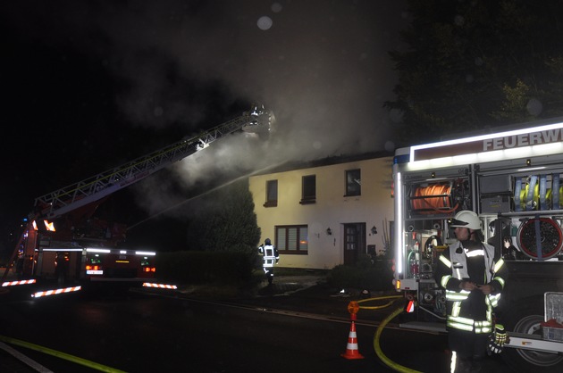 POL-STD: Wohnhaus in Sauensiek durch Feuer erheblich beschädigt - Keine Personen verletzt - 450.000 Euro Sachschaden geschätzt