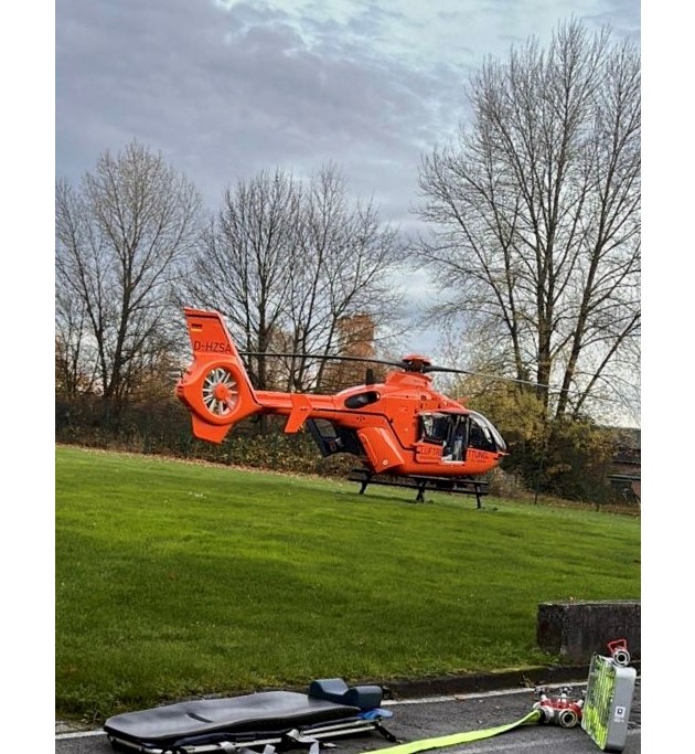 FW Ratingen: Zwei Schwerverletzte nach Verkehrsunfall auf der A3 - weiterer Schwerverletzter bei Arbeitsunfall in Lintorf