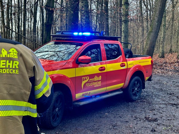 FW-EN: Medizinischer Notfall während Veranstaltung im Waldgebiet - Umfangreicher Einsatz von Feuerwehr und Rettungsdienst