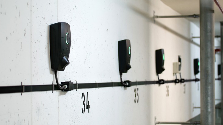 Zaptec kooperiert mit ChargeHere für zukunftssichere, skalierbare Ladeinfrastruktur in Wohnimmobilien