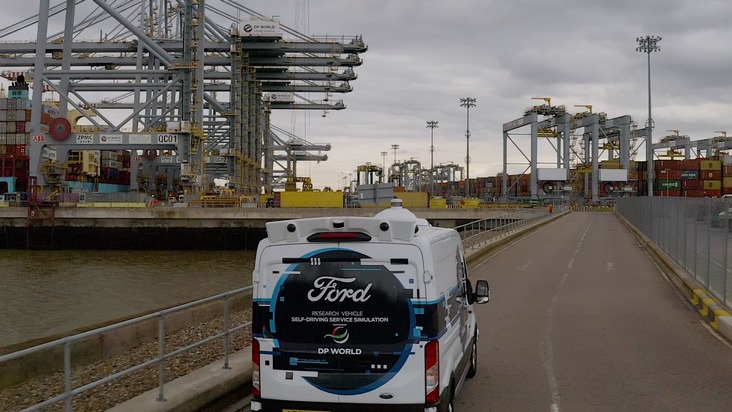 Ford-Werke GmbH: Ford und Londons Hafenbetreiber DP World testen Vorteile autonom fahrender Transporter