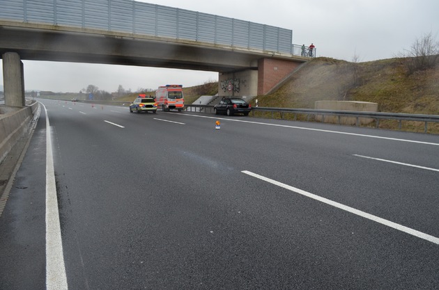 POL-HI: Sekundenschlaf auf BAB 7 - Verkehrsunfall mit leicht verletzter Person und 10km Rückstau