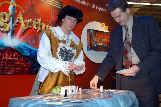 Internationale Spielwarenmesse 2003 / Ravensburger legt zu mit Kinderspielen und Puzzles