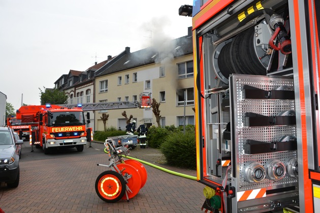 FW-MH: Zimmerbrand in Styrum - Bewohner eines Mehrfamilienhauses mussten ihre Wohnungen verlassen.