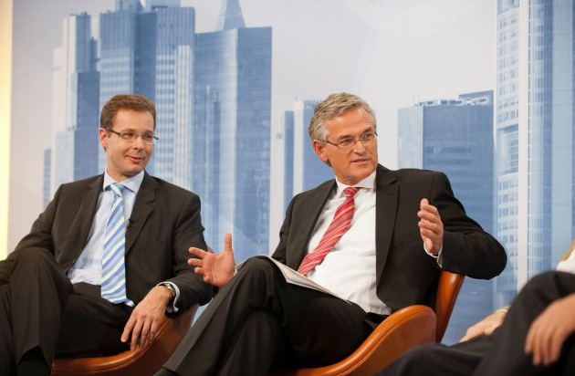 PHOENIX: Kuhn (Grüne): Eurobonds dürfen nicht zu "Zinssozialismus" führen / Commerzbank-Vorstand Beumer fordert mehr Europa: "Wenn man den Euro will, geht an der politischen Integration kein Weg vorbei" (mit Bild)