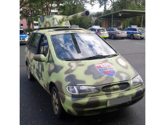 POL-DA: Darmstadt / A 672: Kontrolle eines Britischer &quot;Panzers&quot; / Rallye-Traum endet