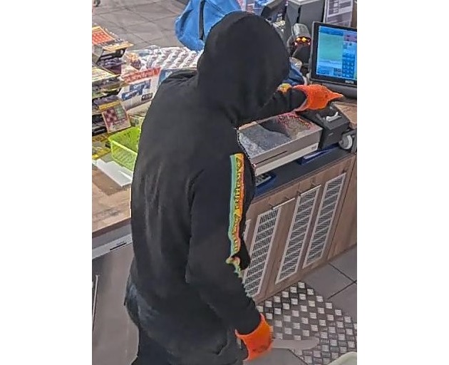 POL-STD: Wer kennt den unbekannten Tankstellenräuber aus Buxtehude - Öffentlichkeitsfahndung der Polizei