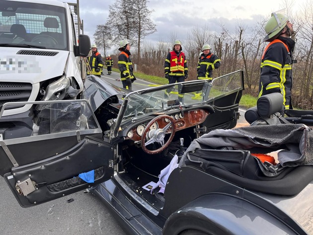 POL-STD: 58-jähriger Autofahrer bei Unfall in Jork schwer verletzt