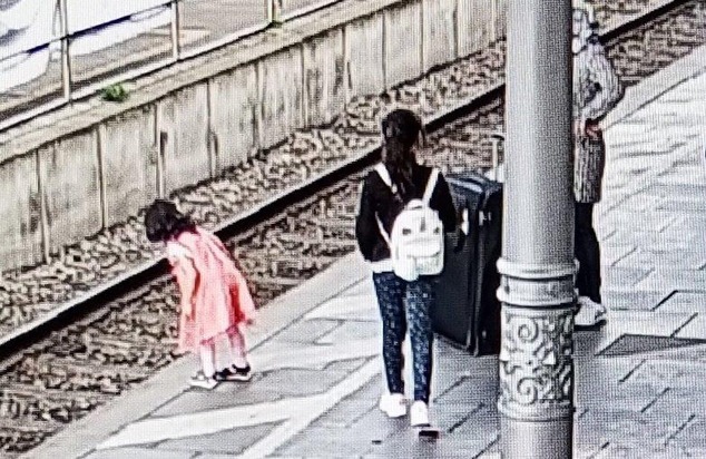 BPOL NRW: Videobeobachtung durch Bundespolizei: Mädchen gibt ihrer Schwester einen lebenswichtigen Hinweis