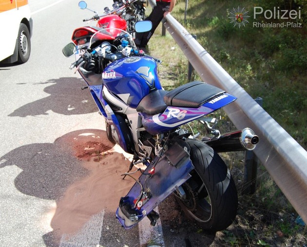 POL-PPWP: Autofahrerin missachtet Vorfahrt - Motorradfahrer schwer verletzt