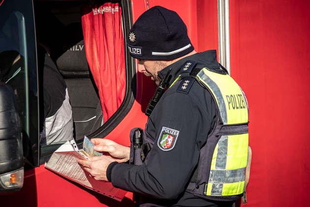 POL-UN: Fröndenberg - Sondereinsatz Schwerlastkontrollen und Sozialvorschriften
