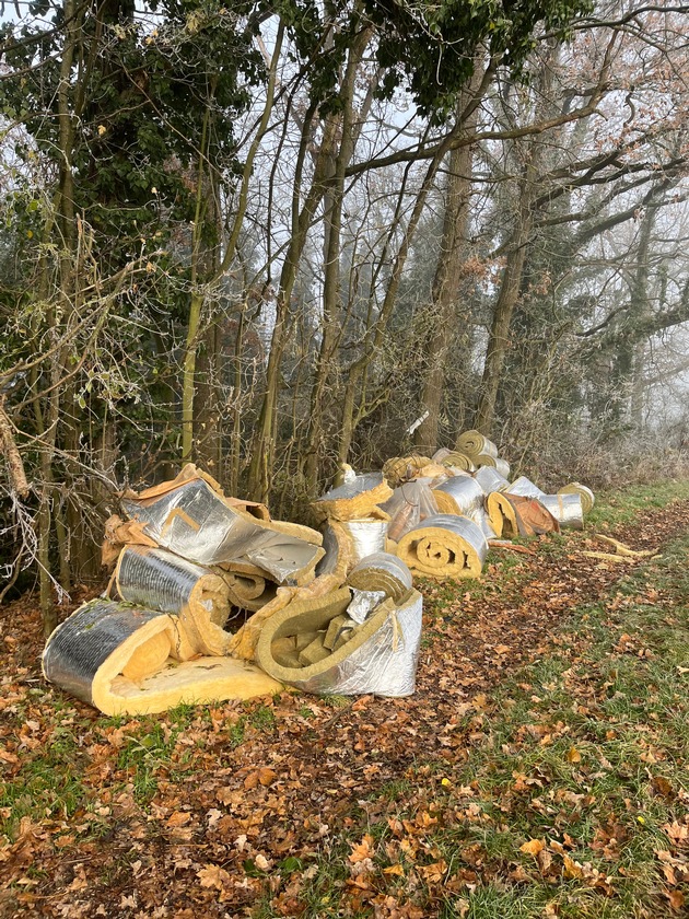 POL-LB: Besigheim: 25 Rollen Mineralfaser-Wärmedämmfilz unerlaubt entsorgt