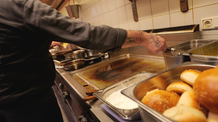 Die Altfett-Mafia: Kriminelle stehlen bundesweit altes Speisefett im Millionenwert / Recherche des Saarländischen Rundfunks beleuchtet Geschäft mit ungewöhnlichem Diebesgut