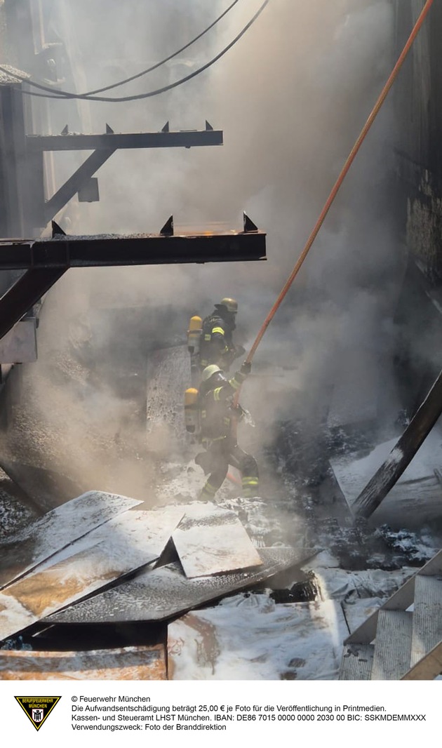 FW-M: Baumaterial in Brand (Bogenhausen)