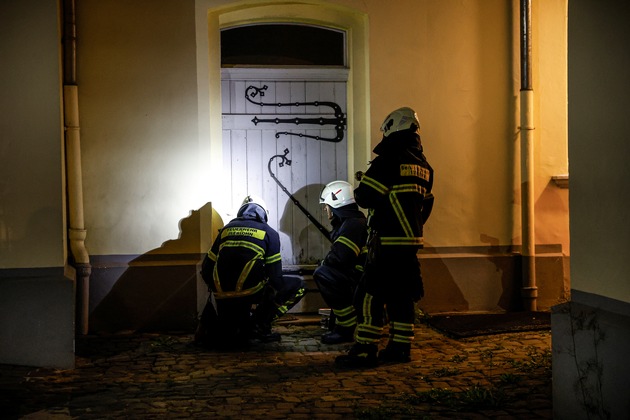 FW-MK: Brandeinsatz und aufwendige Suche nach ausgelöstem Heimrauchmelder