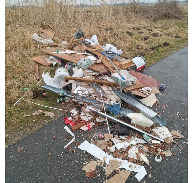 POL-FL: Leck: Illegale Müllentsorgung am Bahnseitenweg - Polizei bittet um Hinweise