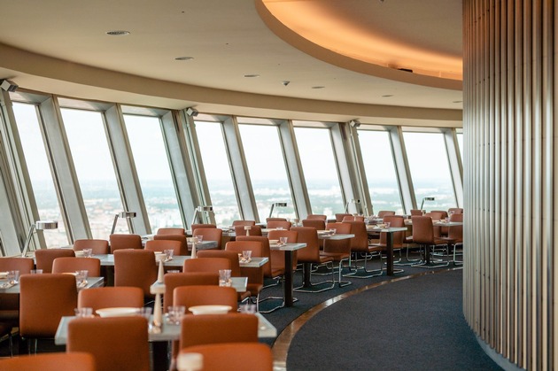 Soljanka wie bei Mutti auf dem Berliner Fernsehturm: das DDR-Kultgericht über den Dächern Berlins genießen