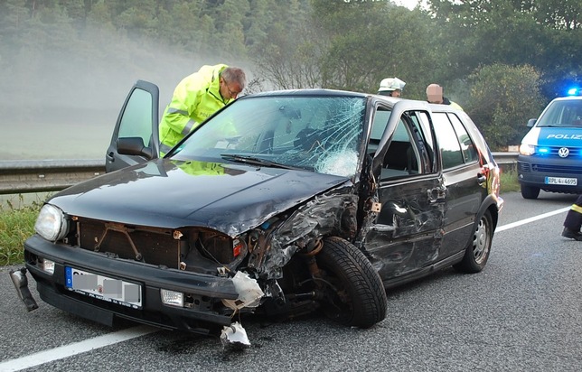 POL-PPWP: Zwei Schwerverletzte bei Unfall auf der B 10