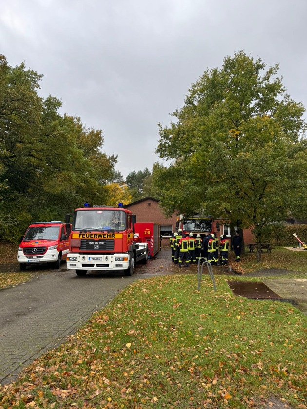 FFW Schiffdorf: 14 Teilnehmerinnen und Teilnehmer absolvieren erfolgreich Qualifikationsstufe 2