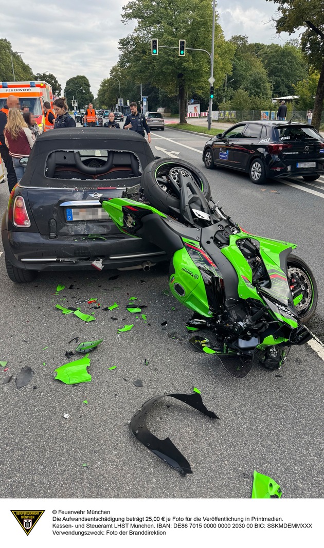 FW-M: Motorrad kollidiert mit Pkw (Moosach)