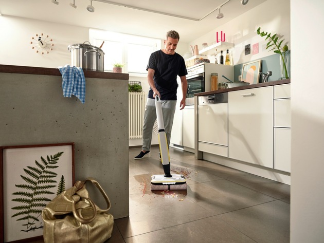 Der neue Kärcher Hartbodenreiniger FC 7 Cordless macht Staubsauger und Mopp überflüssig