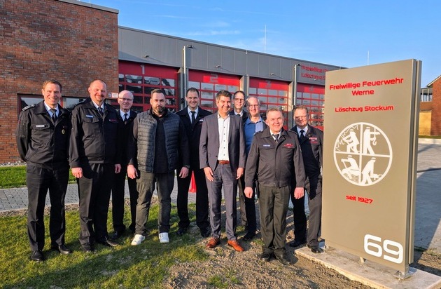 FW-WRN: Dank an RWE Generation SE für die Übernahme der Stele am neuen Feuerwehrgerätehaus in Stockum