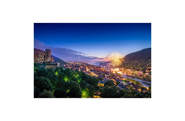 Magischer Glanz über Neckar und Schloss