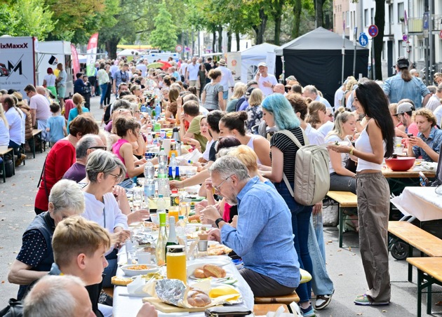 RID-Weltrekord in Krefeld: Die Stadt richtet mit 2.015 Gästen den offiziell »größten Brunch« der Welt aus
