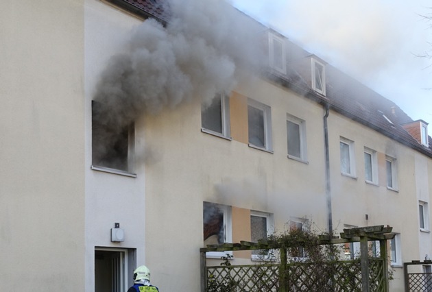 FW-HEI: Küchenbrand in Mehrfamilienhaus - Bewohner konnten sich selbstständig retten