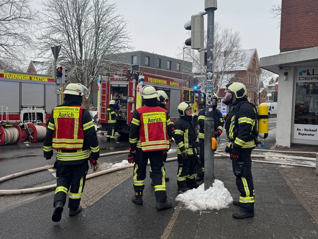 FW-AUR: Feuer in Wohnung rasch bekämpft