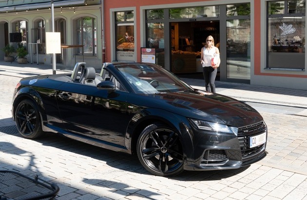 HUK-COBURG: Cabrio: Im Zweifelsfall beim Parken das Dach schließen