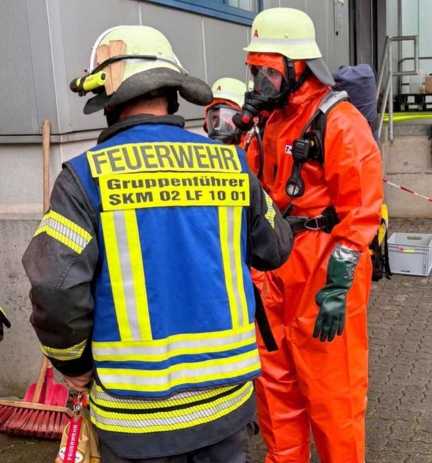 FW Schalksm&uuml;hle: Gefahrstoffeinsatz am Gewerbering