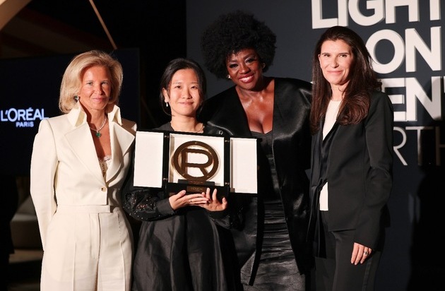 L'Oréal Paris: L'Oréal Paris verkündet die Gewinnerin des fünften jährlichen Lights On Women's Worth Award - ausgezeichnet wird eine vielversprechende weibliche Kurzfilmregisseurin