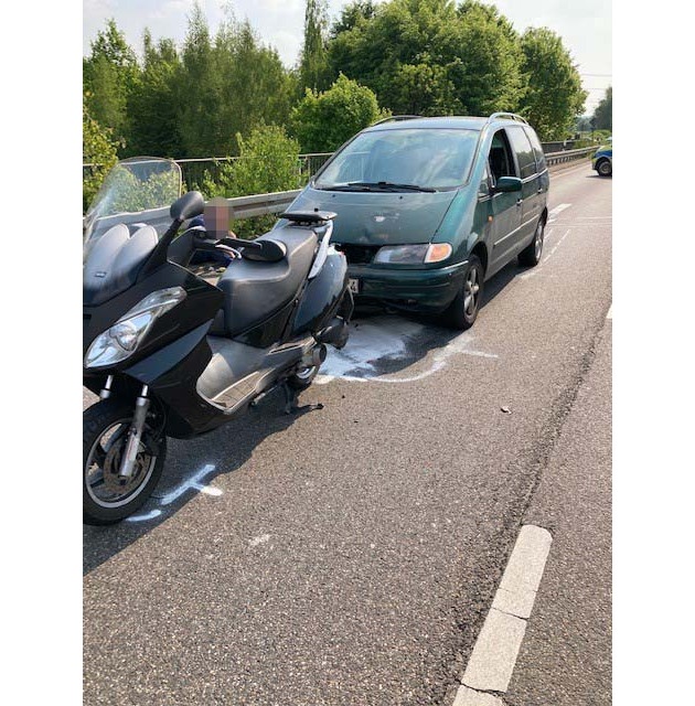 POL-REK: 220506-6: Rollerfahrer bei Verkehrsunfall schwer verletzt