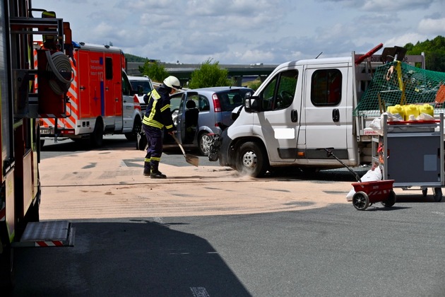 FF Olsberg: Verkehrsunfall mit 3 Verletzten am Autobahnzubringer Olsberg